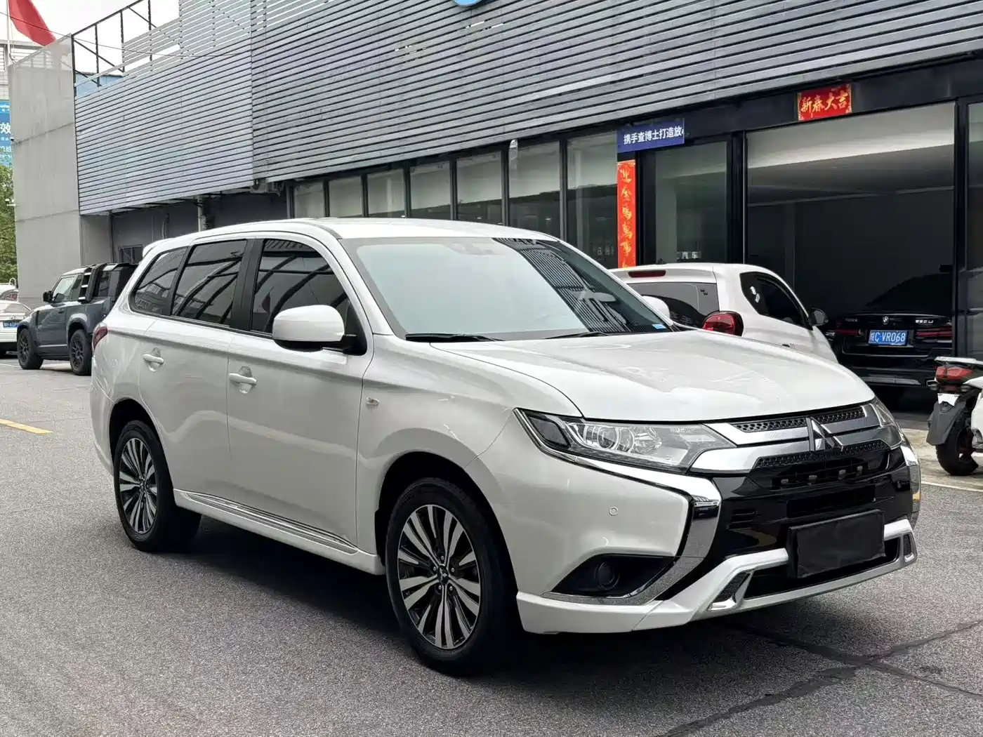 MITSUBISHI OUTLANDER