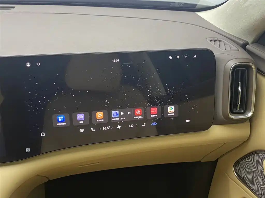 AITO Wenjie AITO M8 2025 Range Extender Max+ Edition 53.4kWh 5-seater фото 29
