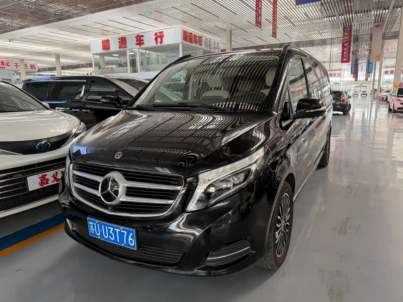Mercedes-Benz V-Class 2018 V 260 L Premium Long Wheelbase Edition China VI фото 2