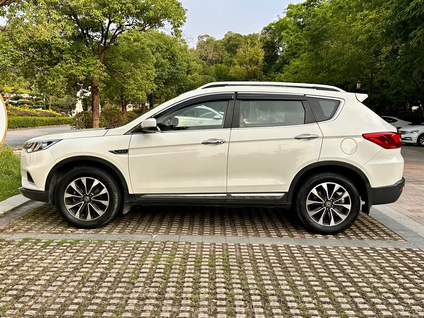 Dongfeng Fengdu MX5 2017 2016 2.0L Automatic Flagship Edition