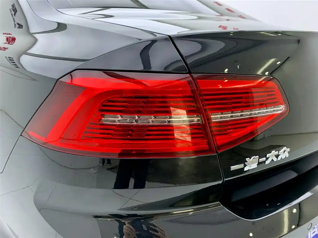 Volkswagen Magotan 2017 330TSI DSG Leading фото 8