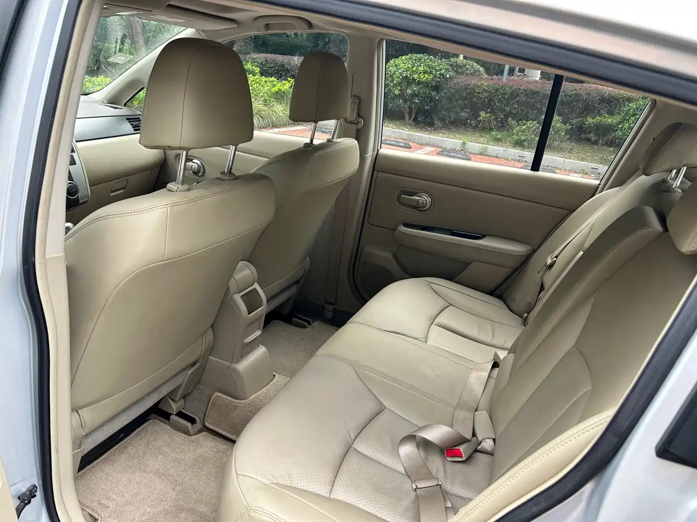 Nissan Tiida 2010 2008 1.6L Automatic Luxury
