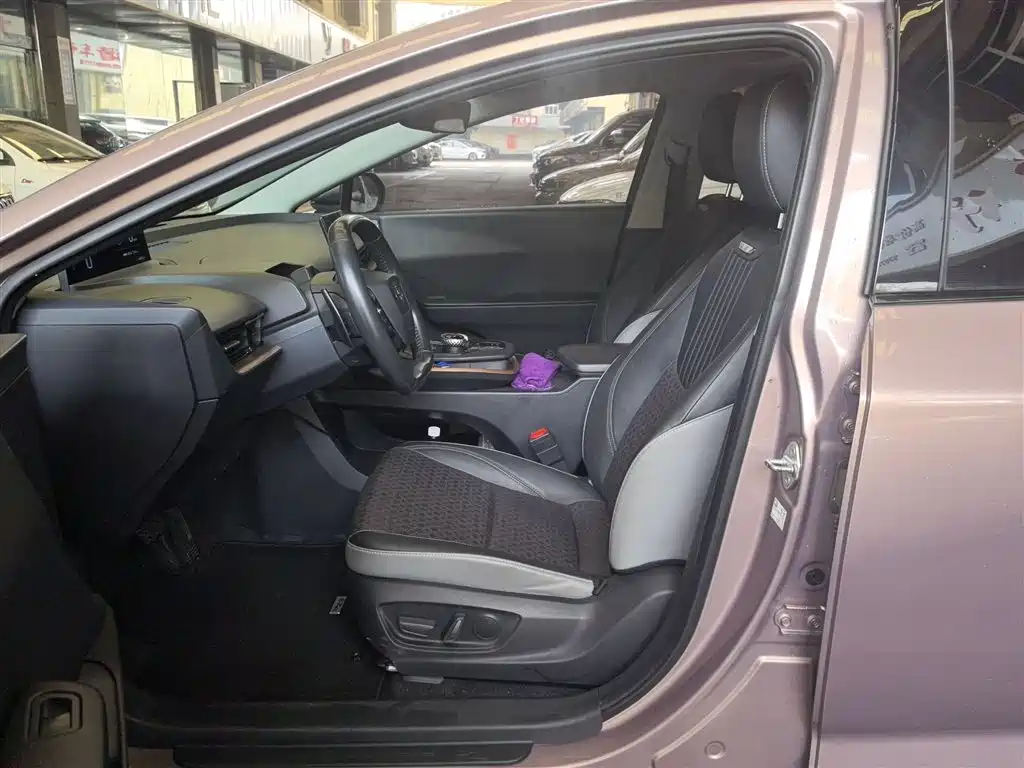 Toyota bZ3 2023 616km Long Range Premium фото 15