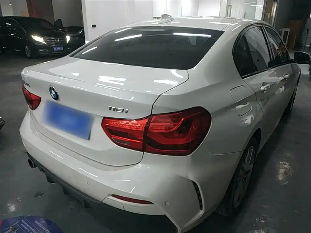 BMW 1 Series 2019 118i M Sport Package фото 7