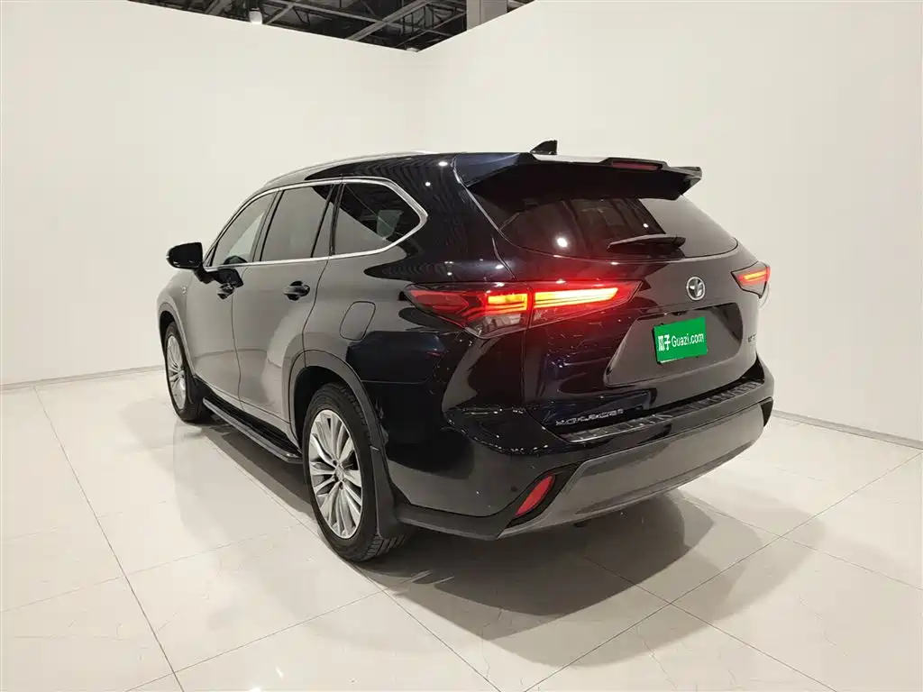 TOYOTA HIGHLANDER