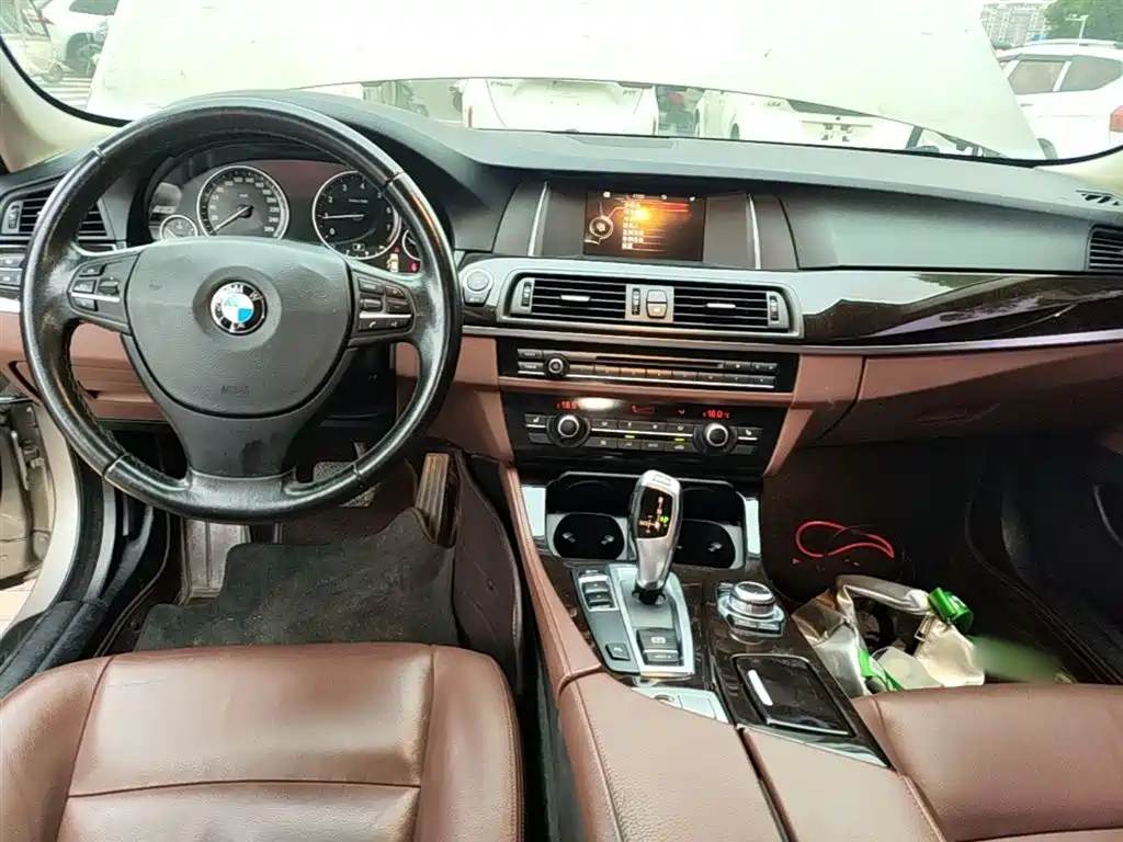 BMW 5 Series 2014 525Li Leading фото 10
