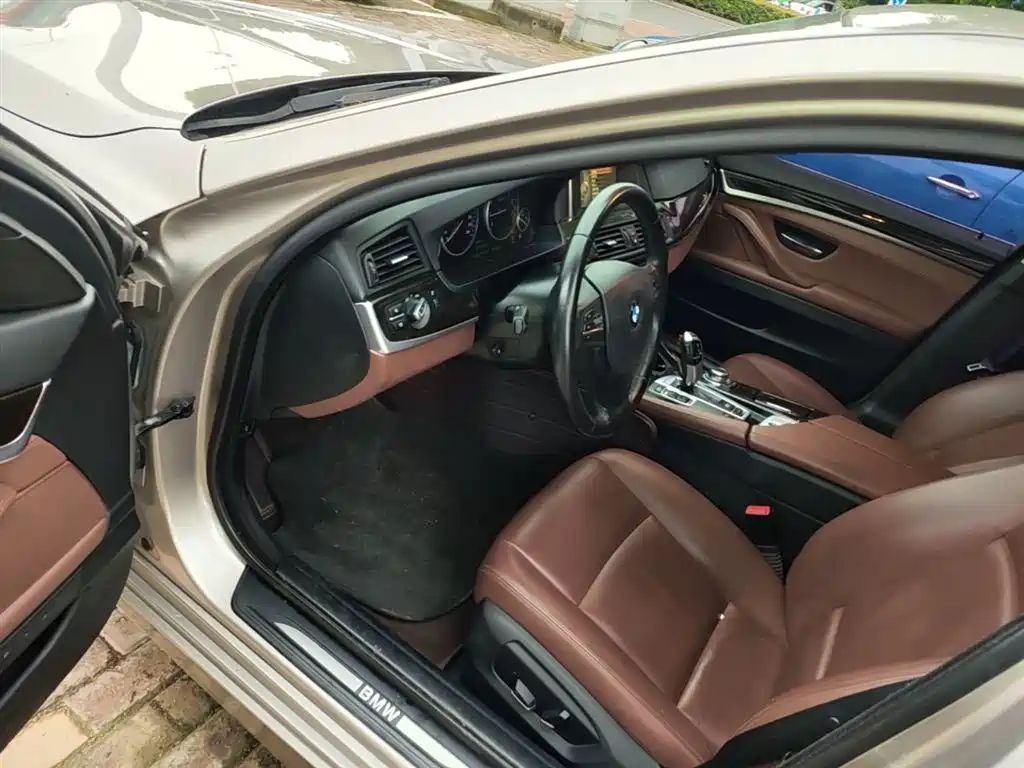 BMW 5 Series 2014 525Li Leading фото 16
