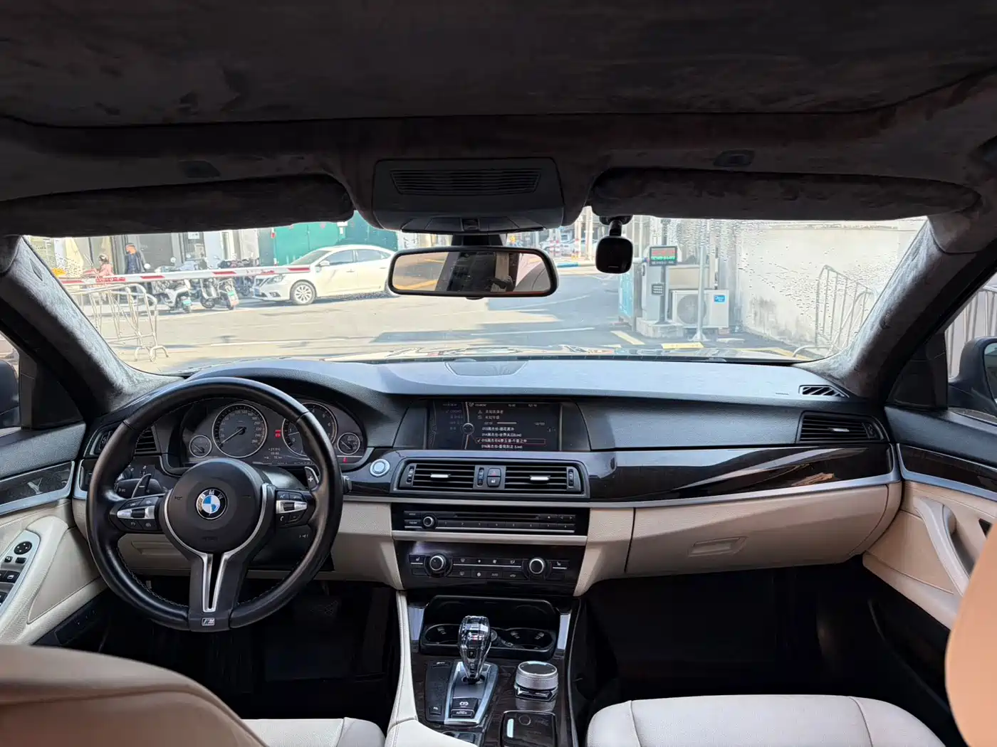 BMW 5 Series 2012 523Li Luxury фото 6