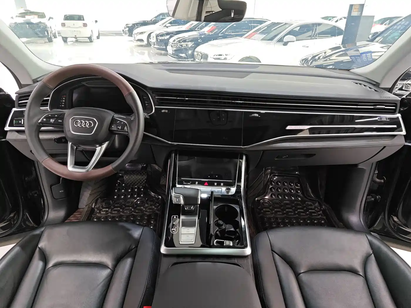 AUDI Q8
