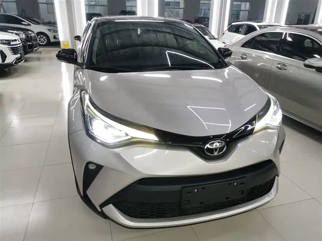 Toyota C-HR 2021 2.0L Luxury Edition фото 3