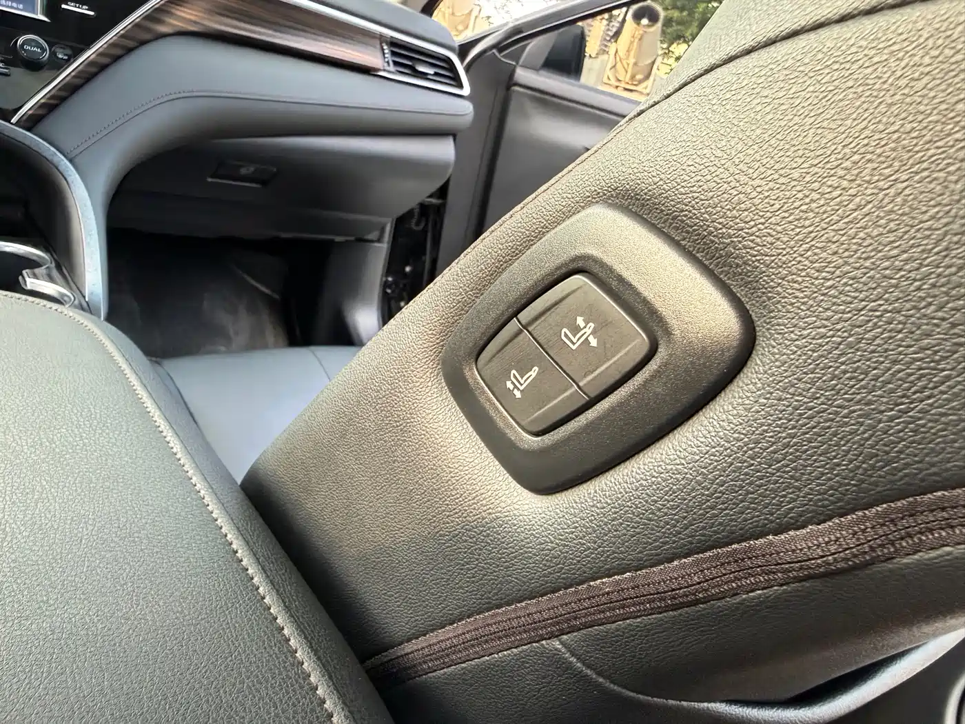 Toyota Camry 2018 2.0G Luxury Edition фото 14