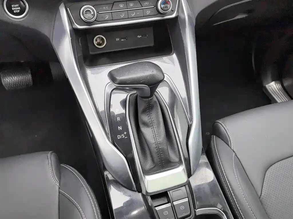 SAIC Maxus Maxus G50 2019 1.5T First Edition Automatic Luxury 6-Seater фото 13