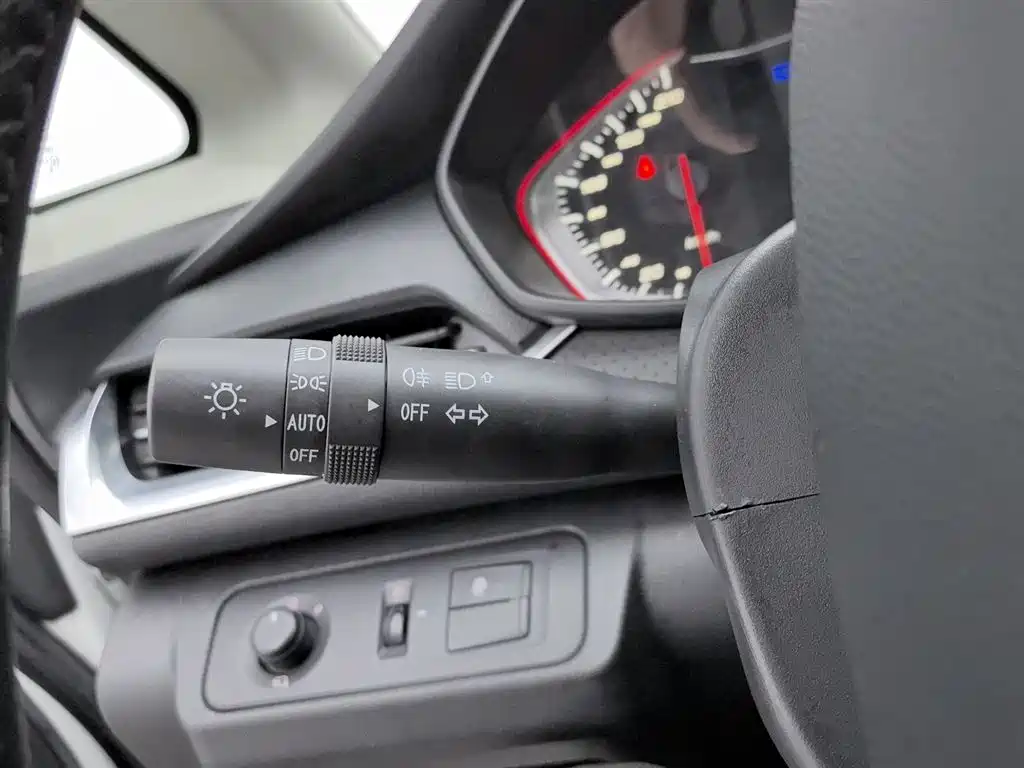 SAIC Maxus Maxus G50 2019 1.5T First Edition Automatic Luxury 6-Seater фото 21