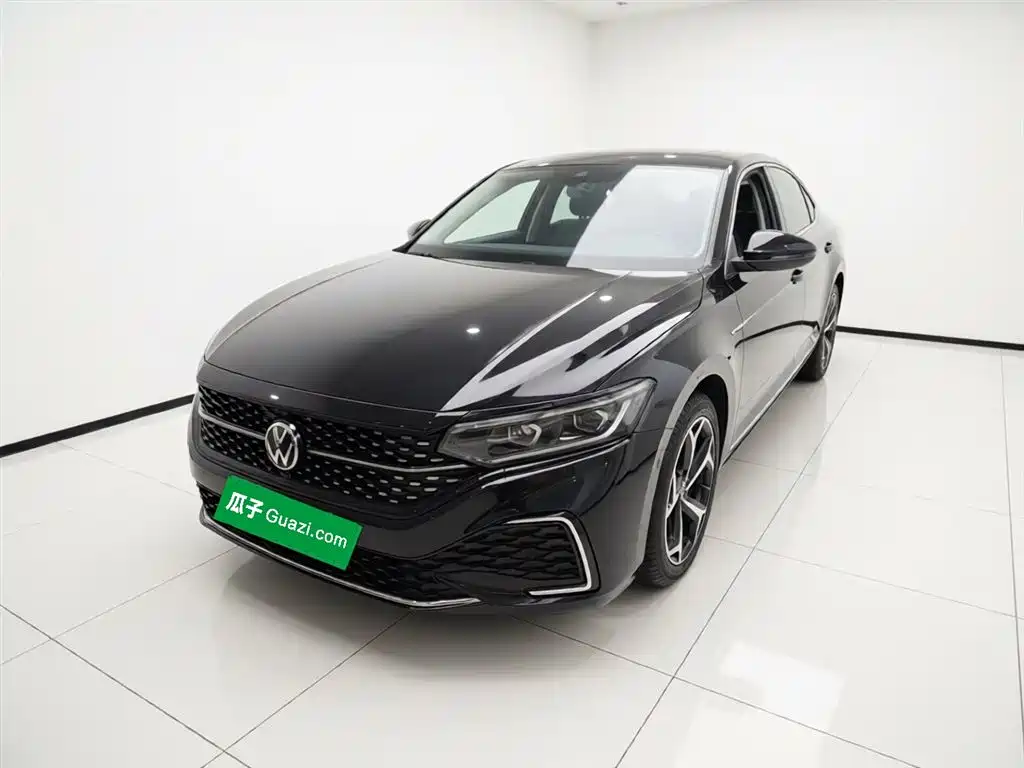 Volkswagen Passat 2023 Facelift 330TSI Starlight Luxury Edition фото 2