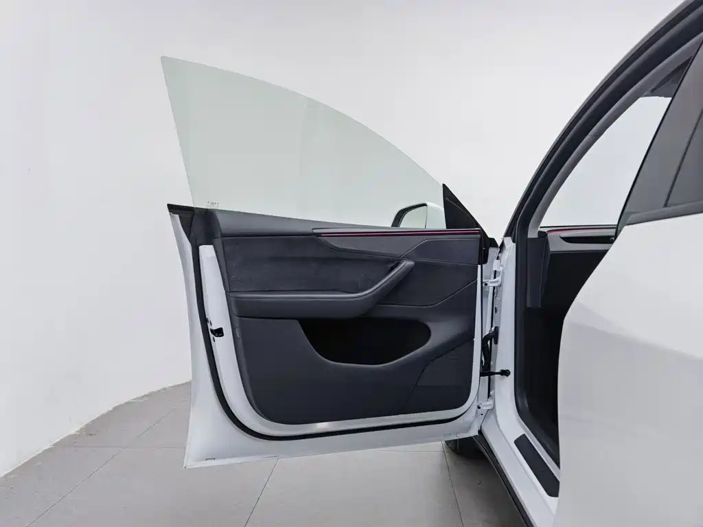 Фото 8 - Tesla Model Y