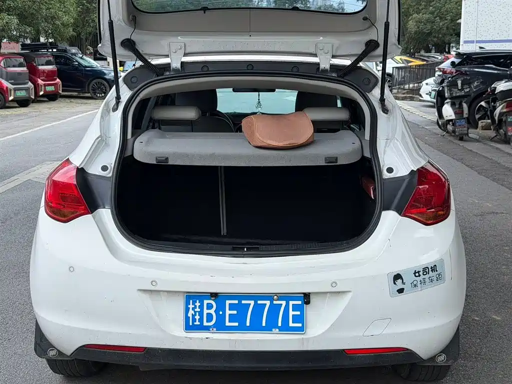 Buick Excelle 2012 XT 1.6L Automatic Fashion Edition фото 11
