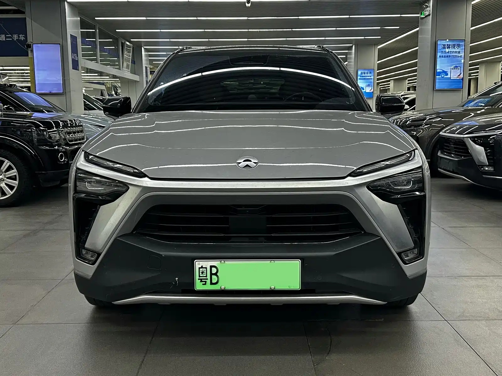 Фото 2 - NIO ES8