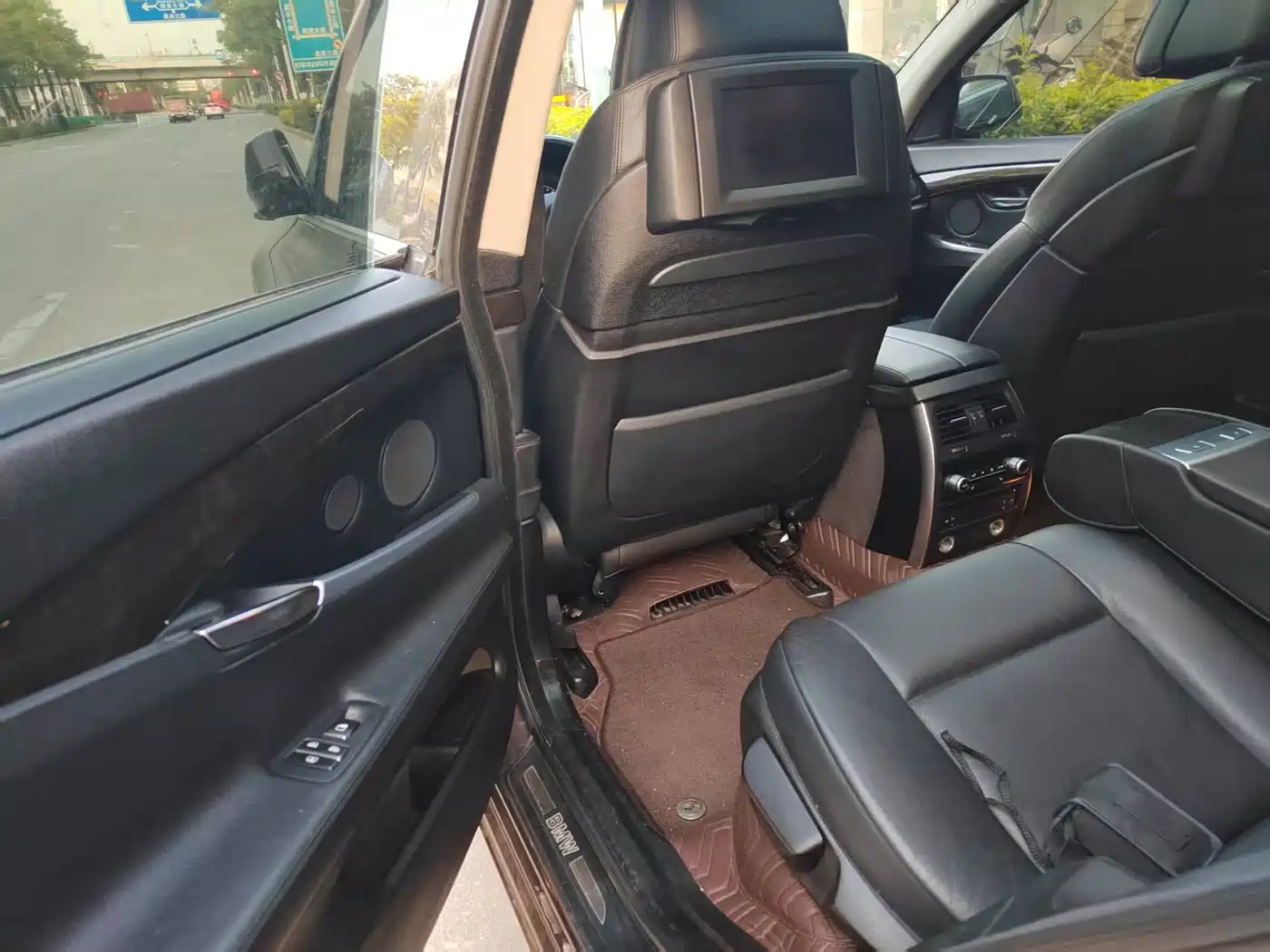 BMW 5 Series GT 2010 535i Luxury Model фото 7