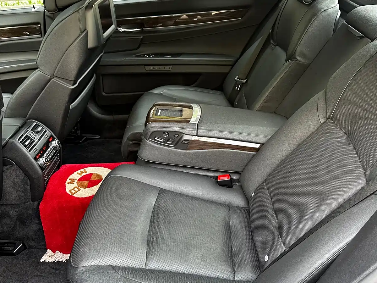 BMW 7 Series 2009 740Li Premium фото 15