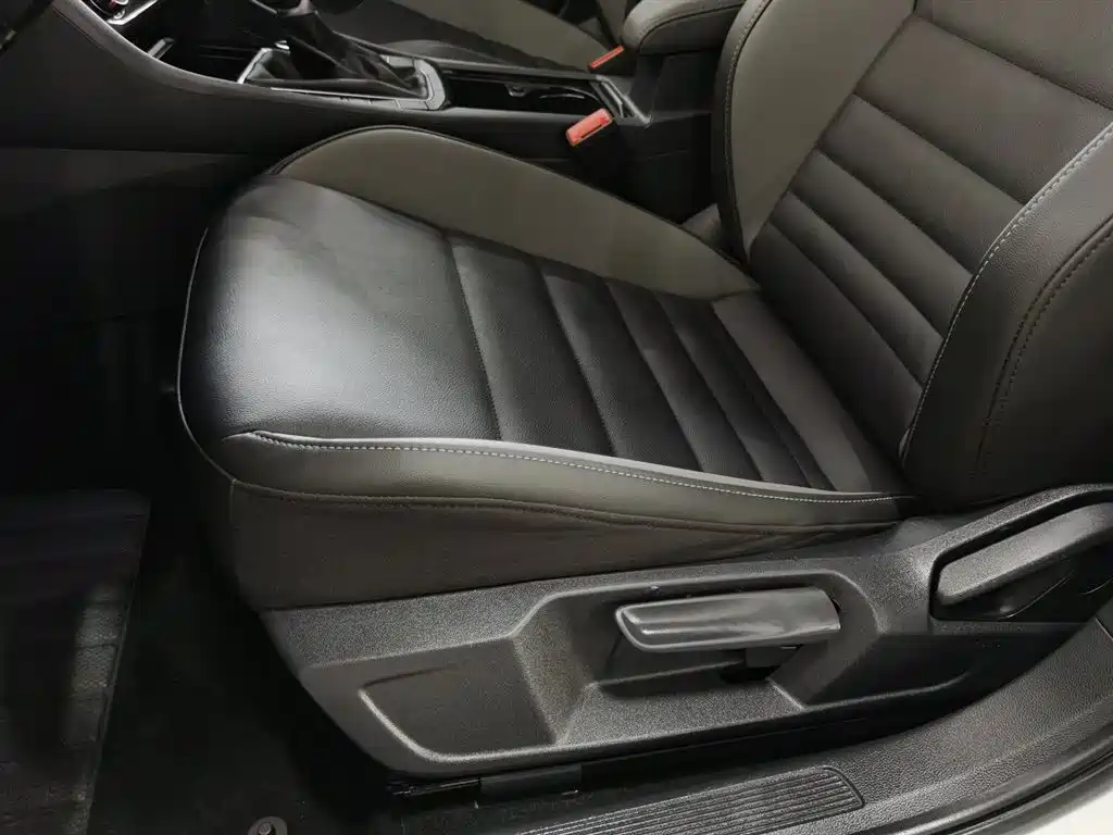 Volkswagen Sagitar 2021 200TSI DSG Surpassing Edition фото 20