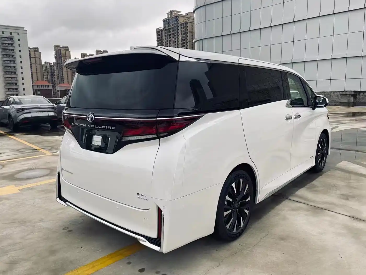Toyota Vellfire 2024 Crown Hybrid 2.5L Executive Premium Edition фото 9