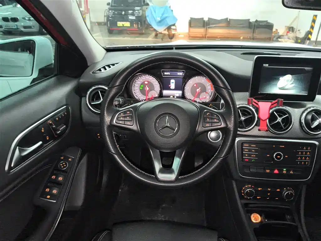 Mercedes-Benz GLA 2016 GLA 200 Dynamic фото 7