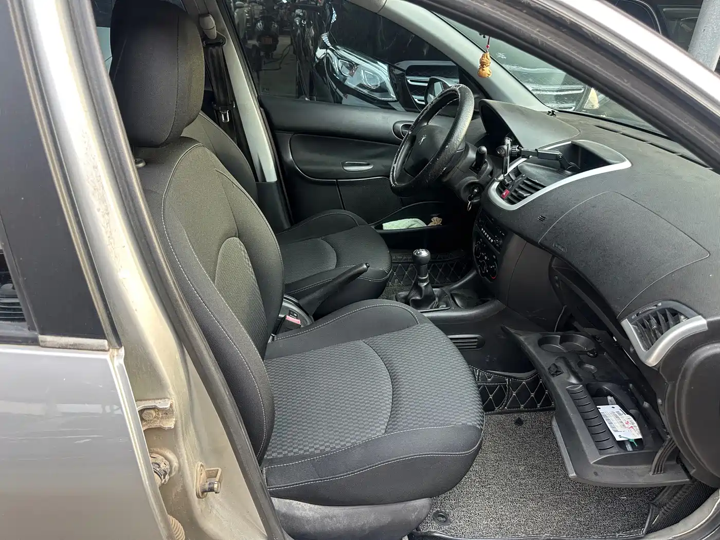 Peugeot 207 2013 2011 Sedan 1.4L Manual Joy Edition
