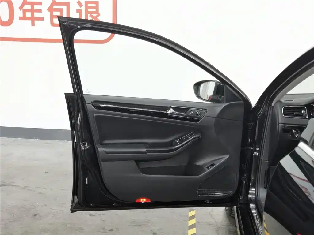 Volkswagen Sagitar 2018 280TSI DSG Luxury фото 8