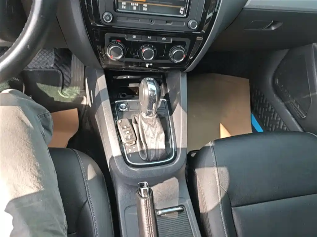Volkswagen Sagitar 2017 230TSI Automatic Comfort фото 14