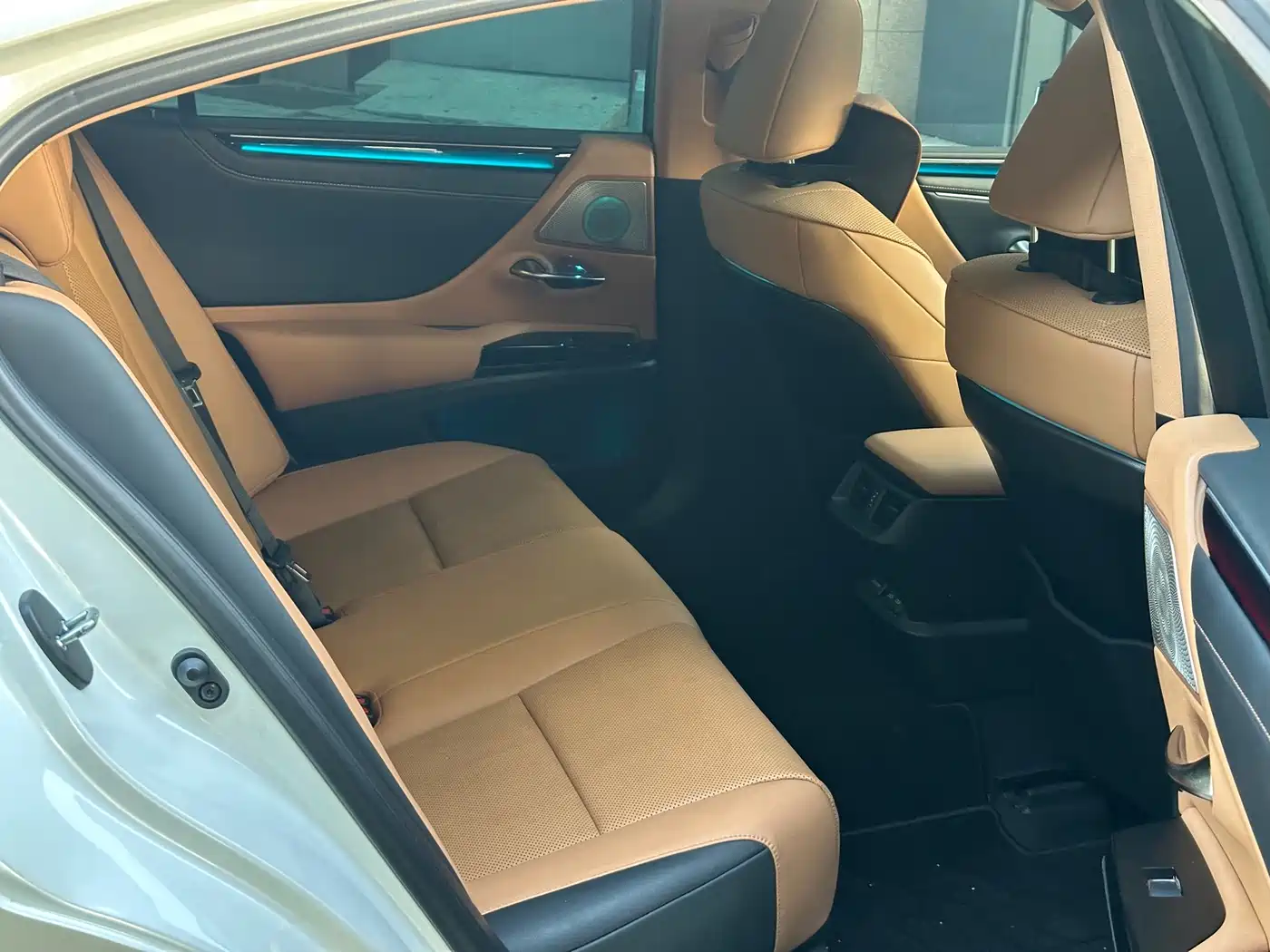 Lexus ES 2022 200 Excellence Edition фото 6