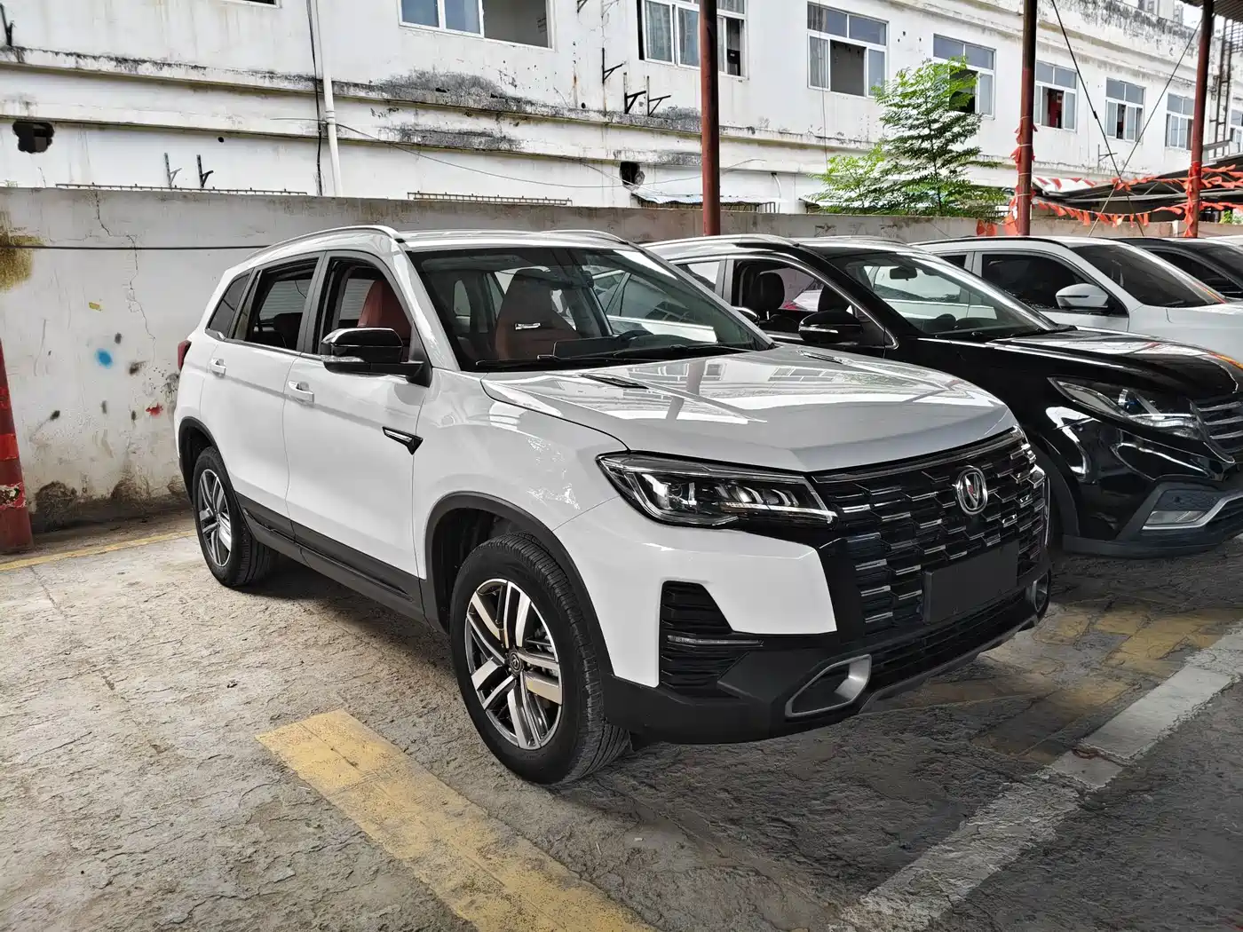 Photo 3 - Changan CS75