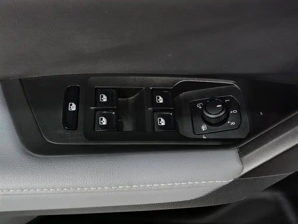 Volkswagen Lavida 2023 300TSI DSG Comfort Edition фото 9