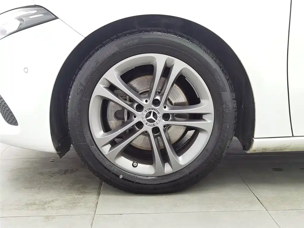 Mercedes-Benz A-Class (Import) 2019 A 200 Dynamic Version фото 17