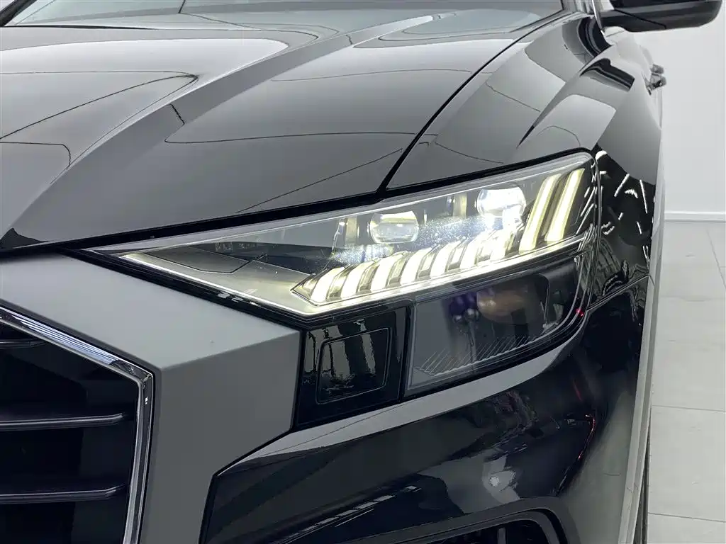 Audi Q8 2022 55 TFSI Luxury Dynamic фото 32