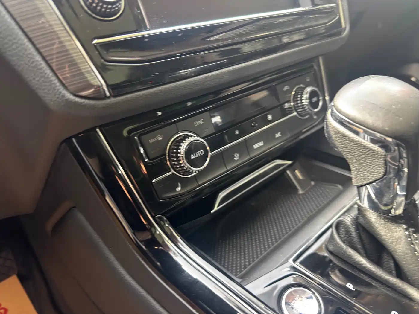 Volkswagen Phideon 2018 380TSI 2WD Business Edition фото 8