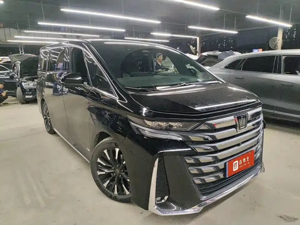 Toyota Vellfire 2024 Crown Hybrid 2.5L Executive Premium Edition фото 13