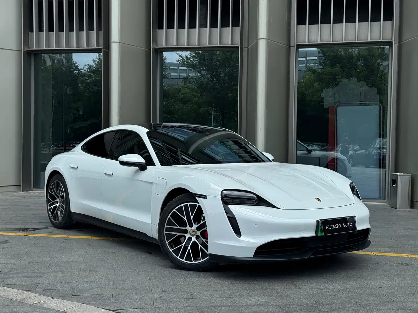 Porsche Taycan 2020 Taycan фото 2
