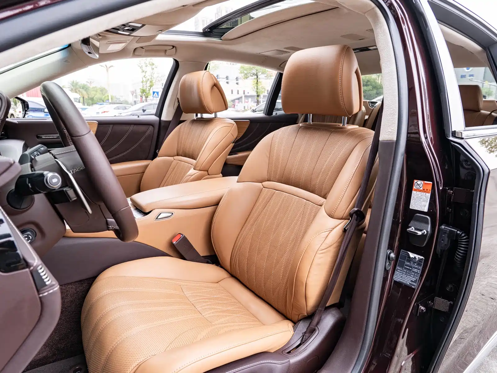Фото 11 - Lexus LS