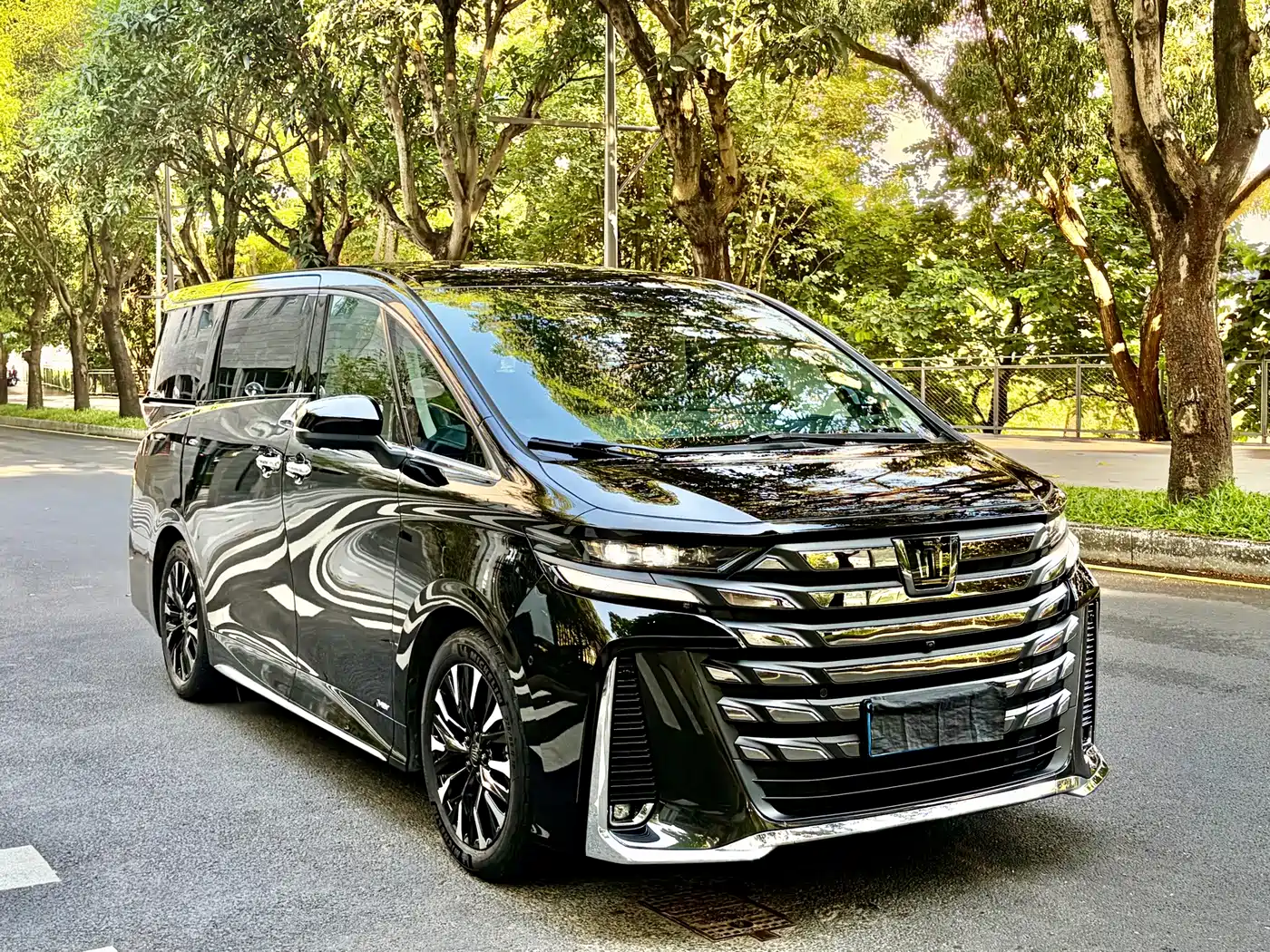 Toyota Vellfire 2023 2024 Crown Hybrid 2.5L Executive Premium Edition