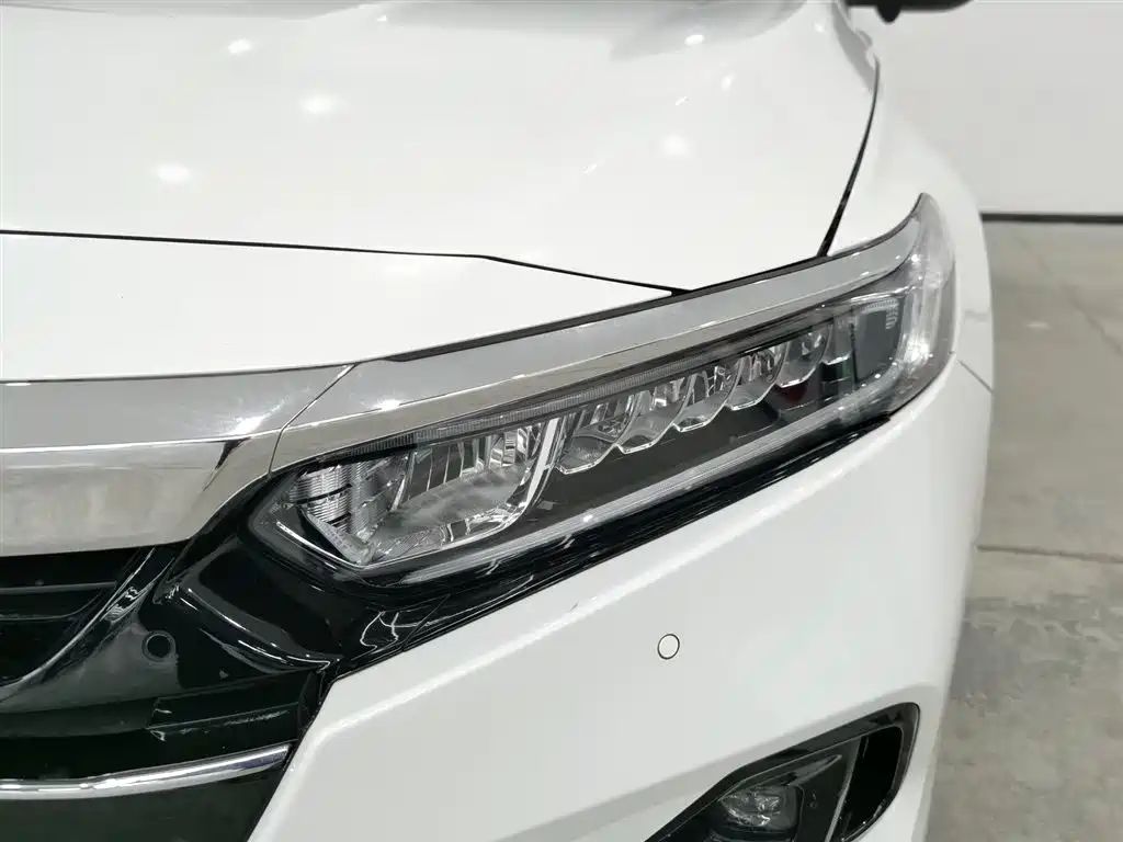 Honda Accord 2022 260TURBO Luxury Edition фото 7
