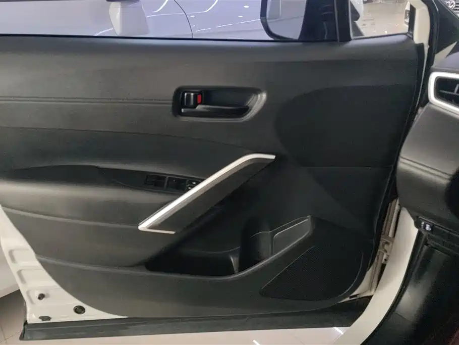 Toyota Frontlander 2023 2.0L CVT Elite Edition фото 7