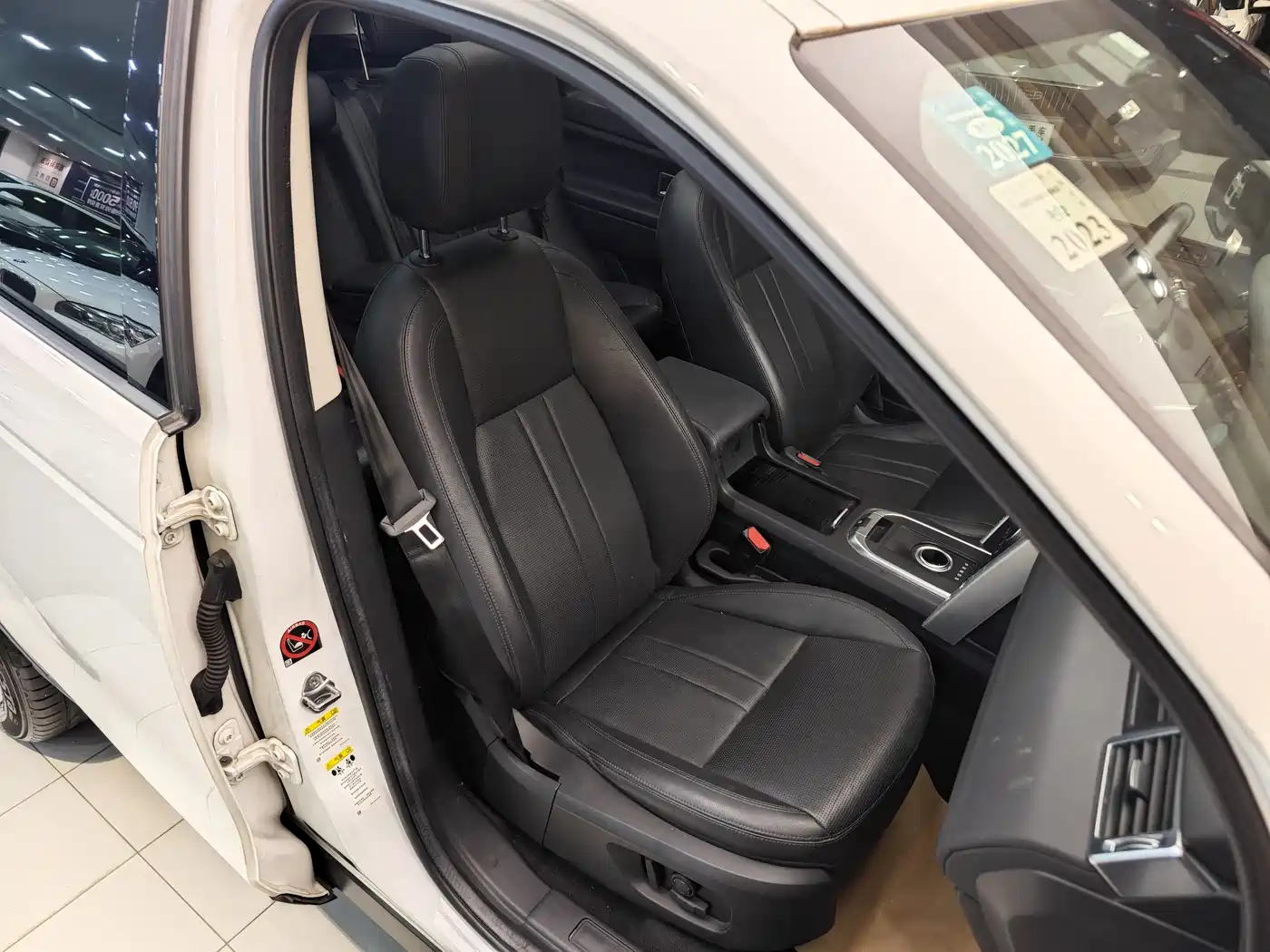 Land Rover Discovery Sport 2019 240PS SE Edition China V фото 32