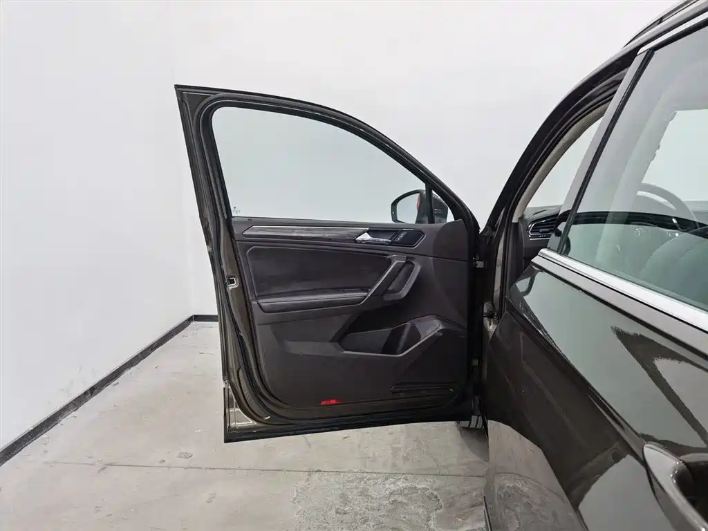 Volkswagen Tiguan L 2017 330TSI Automatic 2WD Luxury Edition фото 8