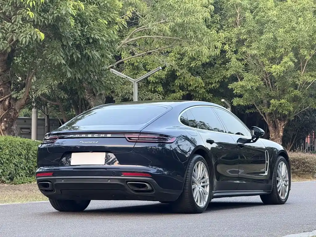 Фото 6 - Porsche Panamera