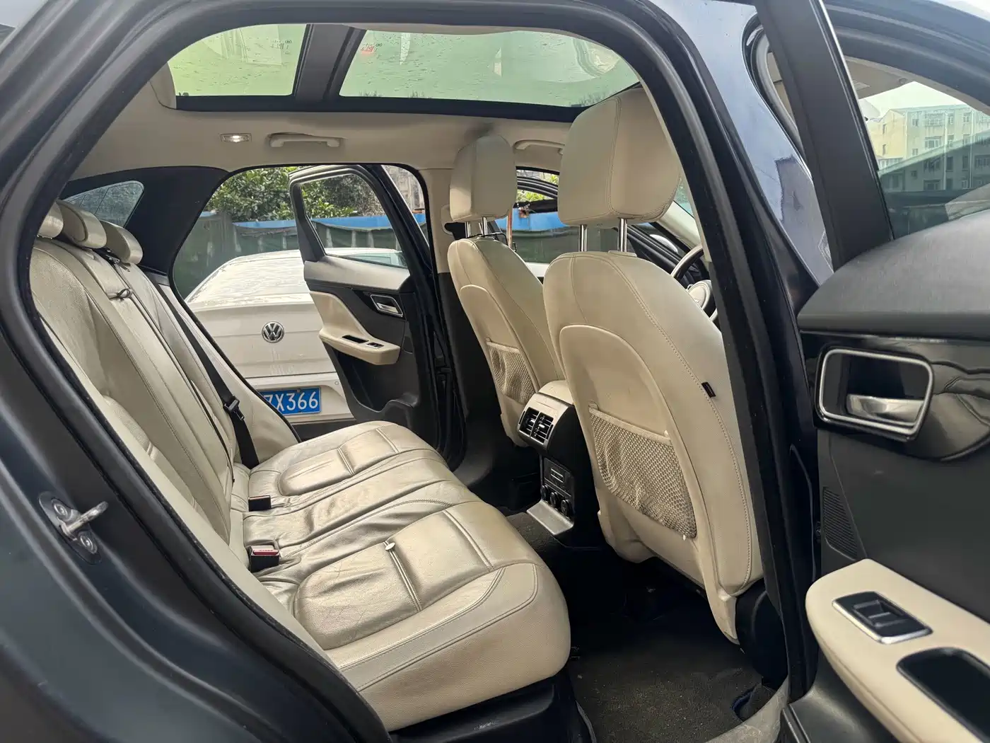 Jaguar F-PACE 2016 2016 2.0T FWD Urban Premium Edition