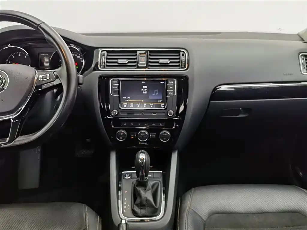 Volkswagen Sagitar 2018 280TSI DSG Luxury фото 12