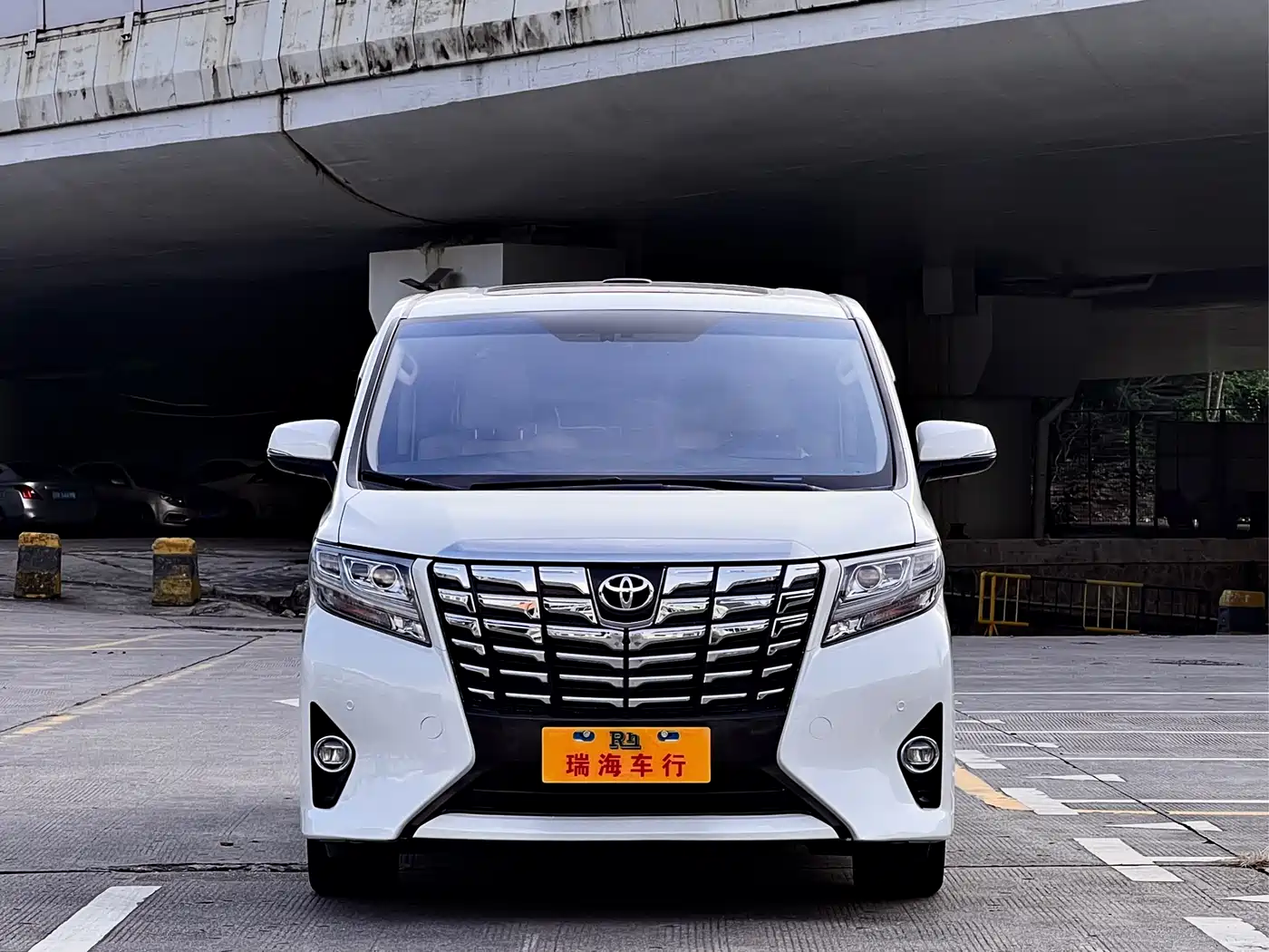 Toyota Alphard 2015 3.5L Luxury Edition фото 2