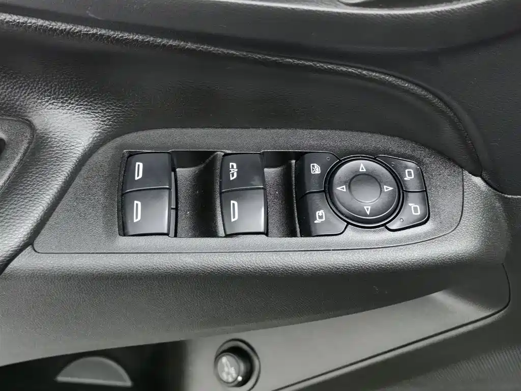 Chevrolet Equinox 2019 Redline 550T Automatic AWD Explorer RS Edition (China V) фото 9