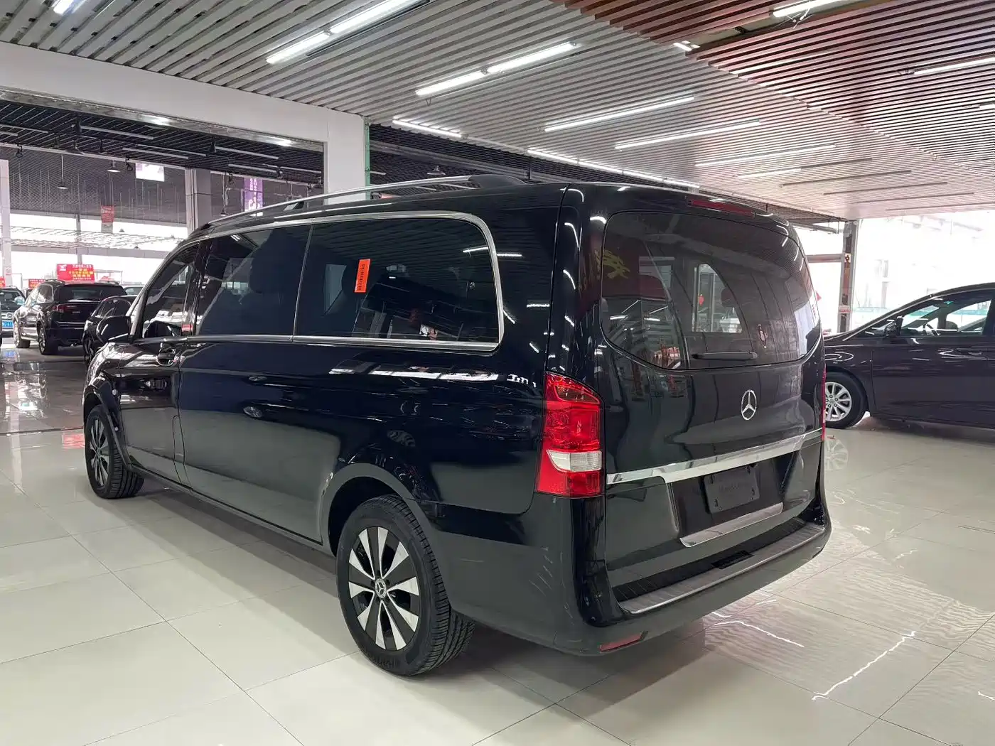 Mercedes-Benz Vito 2023 2.0T Elite 7-Seater фото 9