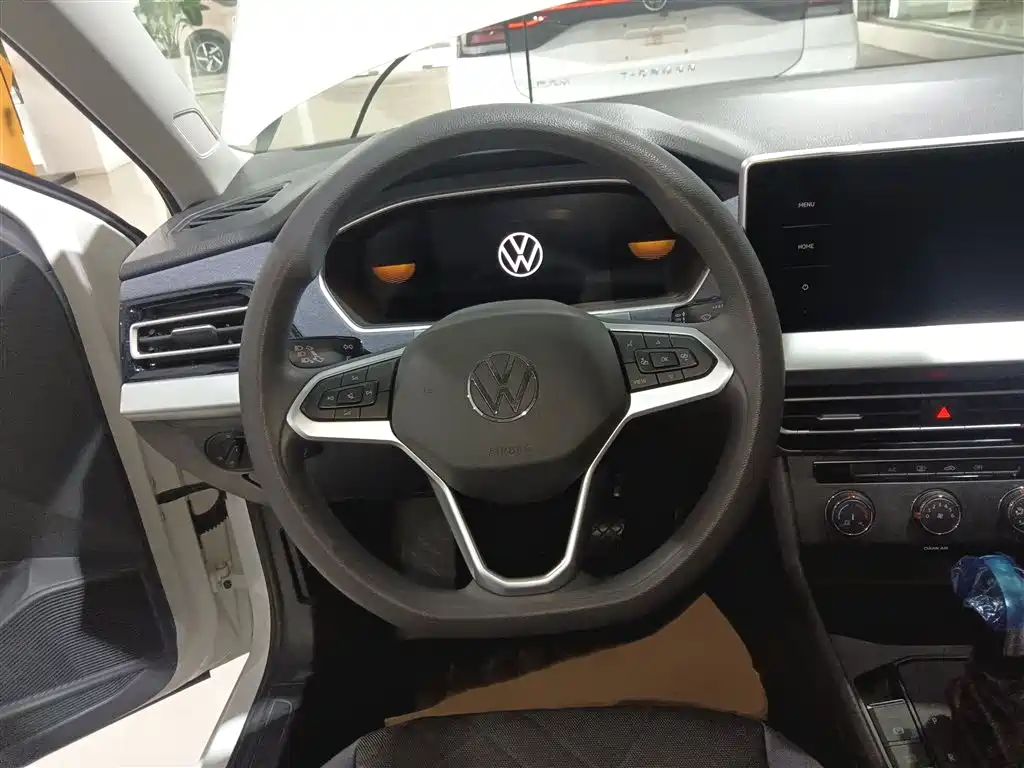 Volkswagen Lavida 2024 Model 1.5L Automatic Delight Edition фото 3